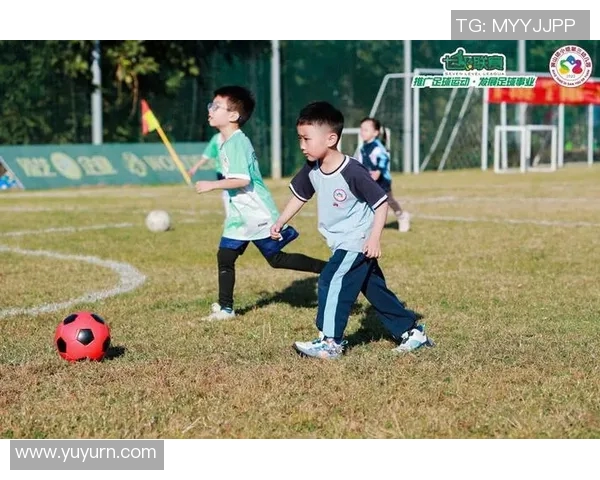足球明星温馨瞬间抱宝宝视频展现亲子时光的甜蜜与快乐
