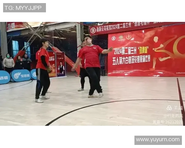 足球明星展现绝技踢花毽精彩瞬间的动人图片合集